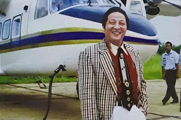 大师王林给女星开光 大师王林给女星开光